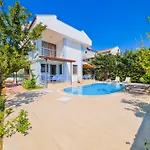 Talia Deniz Manzarali Villa *